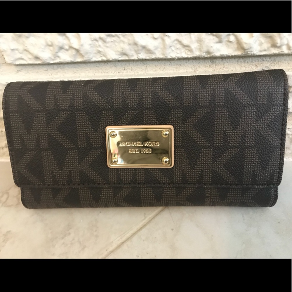 Michael Kors wallet, NWOT, never used!